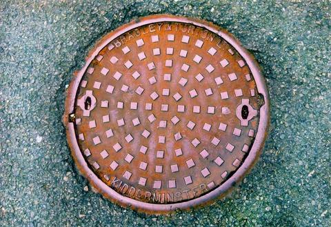 Derek Aston (Kidderminster) – Manhole Cover 1911 – 1973