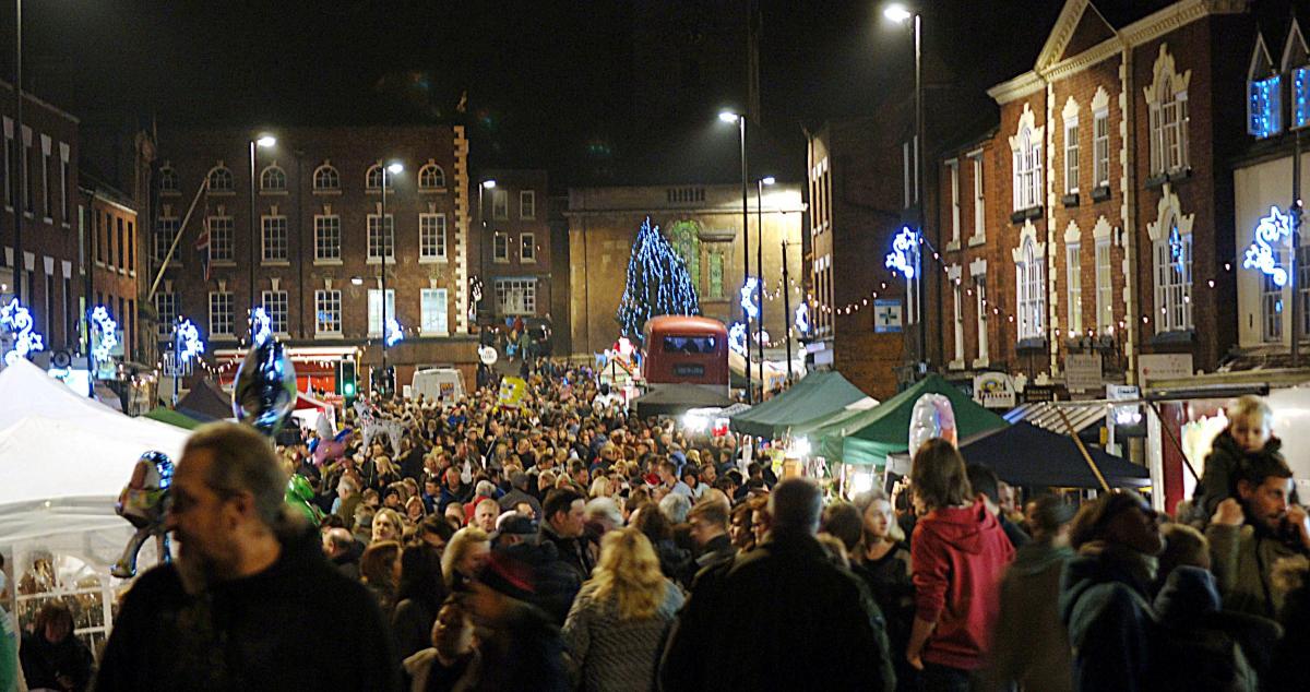 Bewdley Town Centre, Lights switch on. A sea of people at the Bewdley light switch on 491422LB