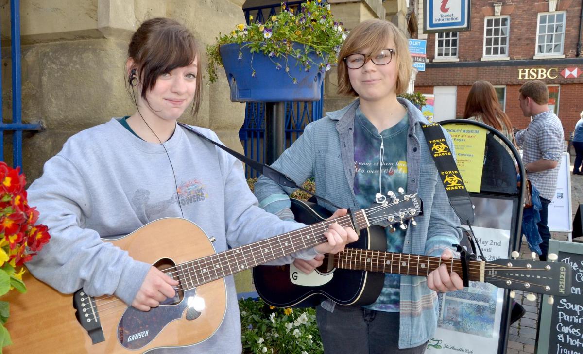 Buskers Milly Walkley and Katie Collinridge. PIC: Colin Hill