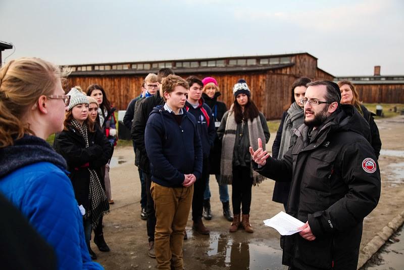 Rabbi Raphael Garson speaking to school pupils at the Auschwitz-Birkenau camp. Photo by Yakir Zur