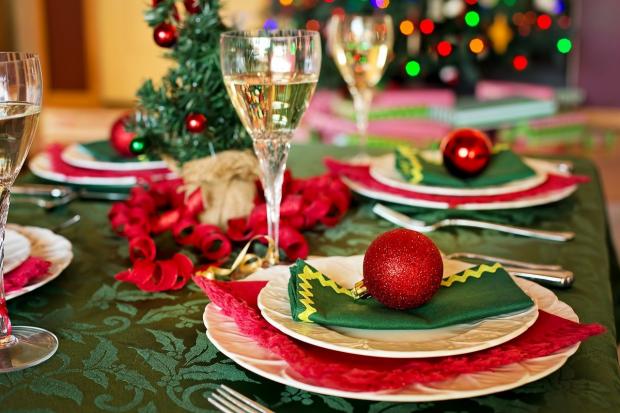 Kidderminster Shuttle: Pictured, festive Christmas table set up. Credit: Pixabay.