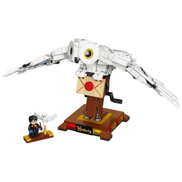 Kidderminster Shuttle: LEGO Harry Potter Hedwig Display Model (Zavvi)
