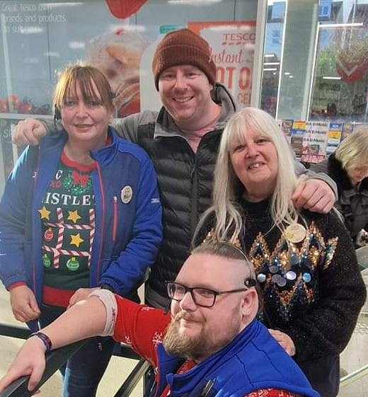 Kind-hearted Kiddy Lad pays for people's shopping - Vimarsana News