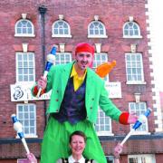 Bewdley mayor Barbara Stallwood with juggler Andrew Healey.